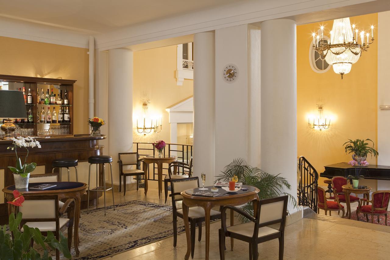 Logis Hotel Royal Saint-Mart Руайя Экстерьер фото